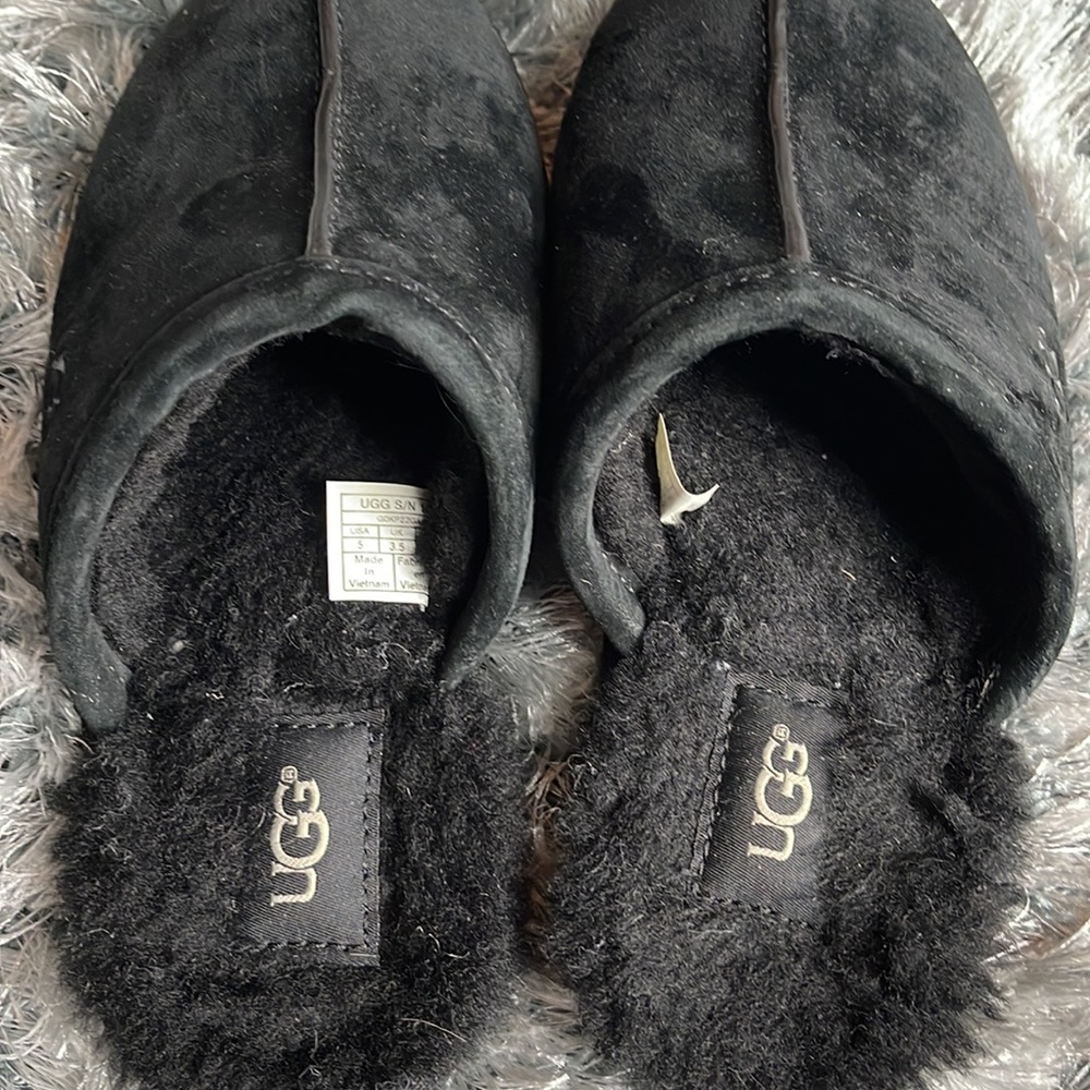 Ugg Slipper - Picture 6 of 11
